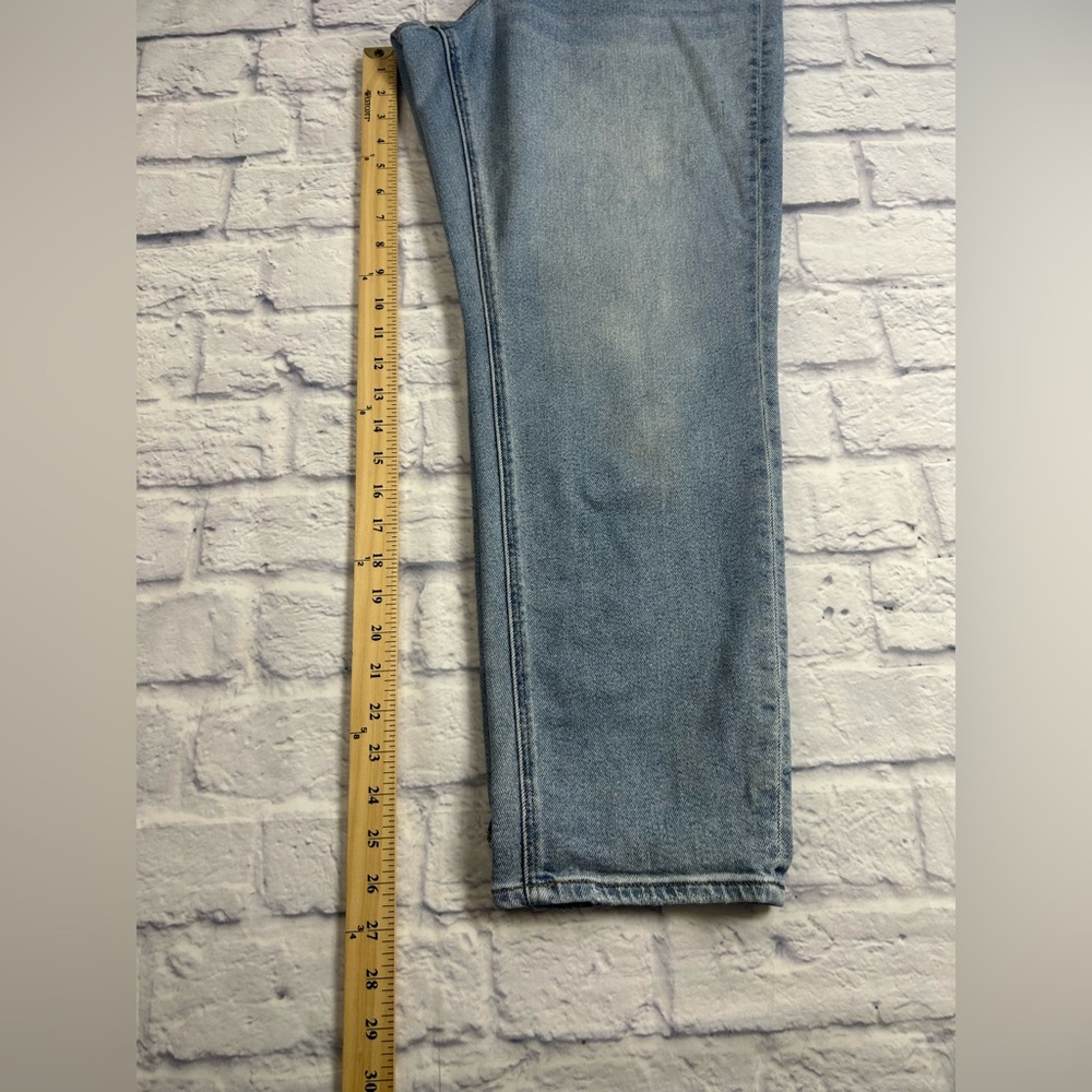 American Eagle Outfitters Curvy Mom Jeans with Stretch. Size 10. - Picture 8 of 9